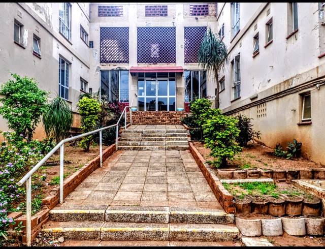 2 BEDROOM APARTMENT FOR SALE IN MONTCLAIR